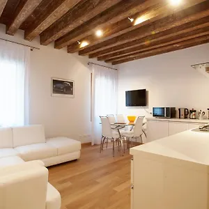 The Lion's House Apt2 Appartement